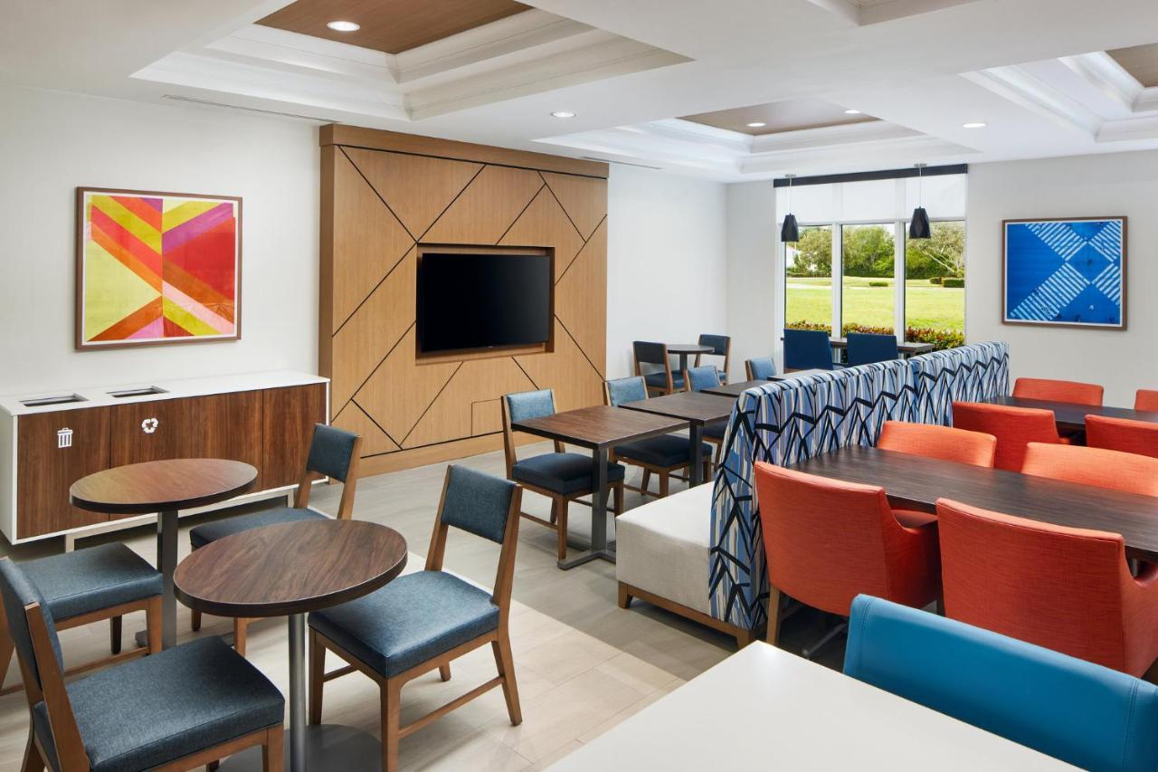 Holiday Inn Express Hotel & Suites Port St. Lucie West By Ihg Екстериор снимка